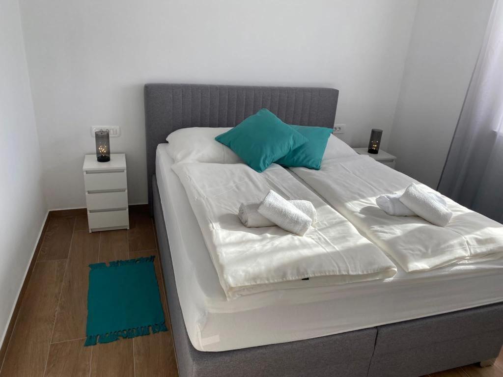 Adria-Appartment-Island-Vir #Sea #Beach #Wifi #Privateparking #Netflix Exterior photo