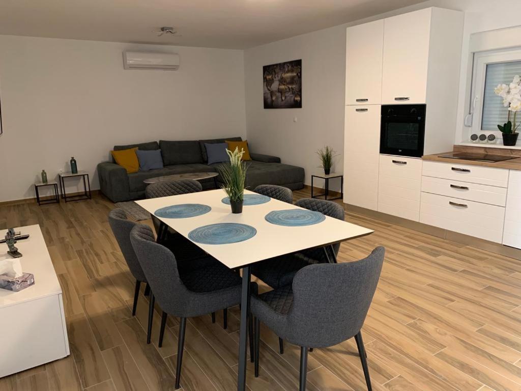 Adria-Appartment-Island-Vir #Sea #Beach #Wifi #Privateparking #Netflix Exterior photo