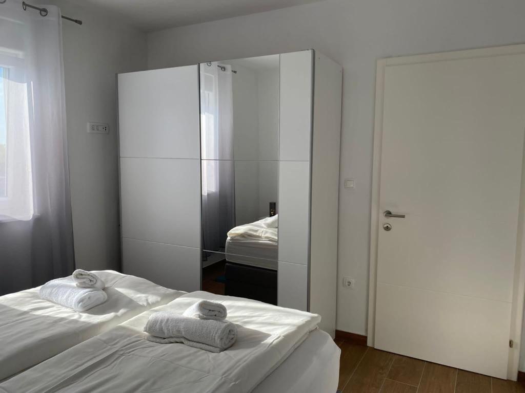 Adria-Appartment-Island-Vir #Sea #Beach #Wifi #Privateparking #Netflix Exterior photo